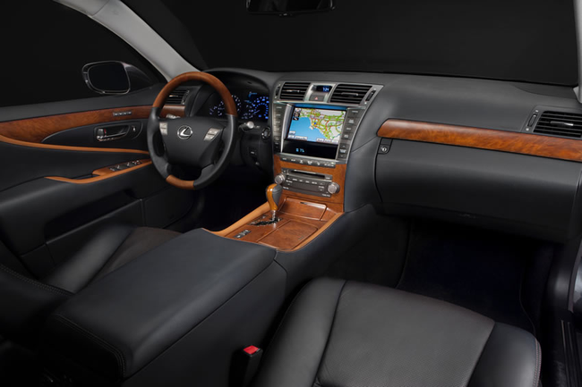 Создана специальная версия Lexus LS 460 Touring Edition