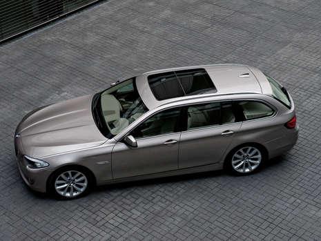 BMW 5-Series Touring 2011