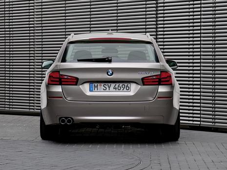 BMW 5-Series Touring 2011
