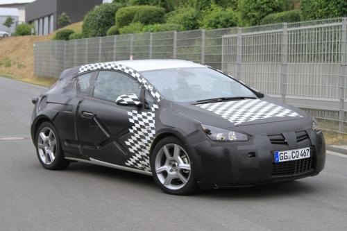 2010 Opel Astra GTC spy photos
