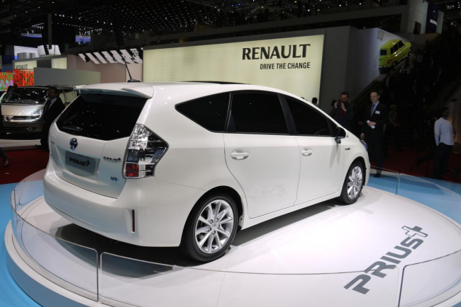 Toyota  представила европейскую версию гибрида Prius