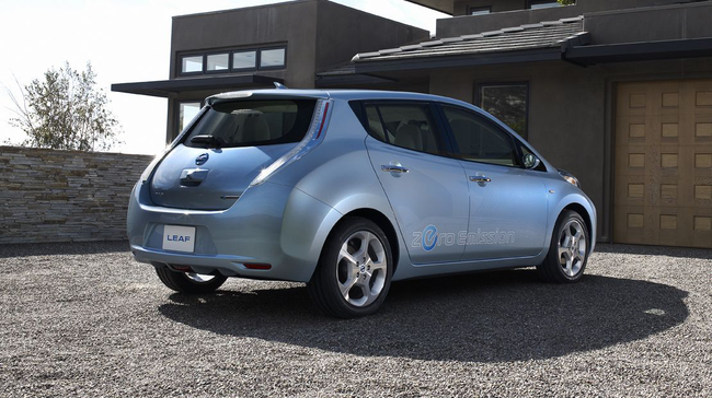 Электромобиль Nissan Leaf признан лучшим автомобилем 2011 года