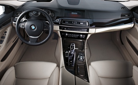 BMW 5 series 2010 приборная панель