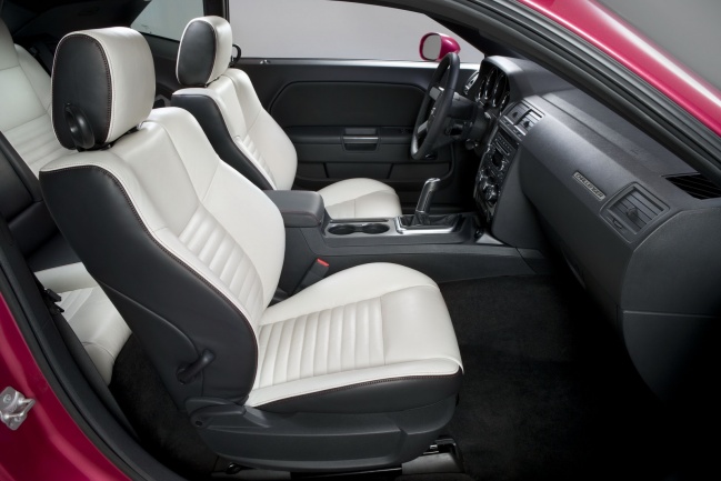 Dodge Challenger SRT8 interior